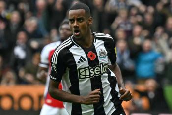 El Newcastle rechaza una oferta del Liverpool por Alexander Isak