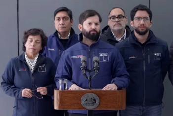 Boric supervisa labores de búsqueda de cinco mineros atrapados en mina en Chile