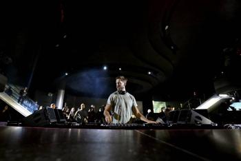 Calvin Harris da a conocer el nacimiento de su primer hijo y genera reacciones por imágenes compartidas en redes