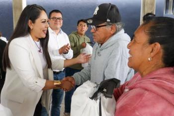 Tonantzin Fernández entrega apoyos alimentarios a sectores vulnerables