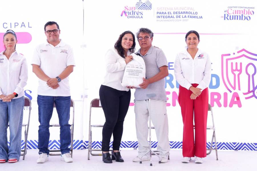 Entrega LupitaCuautle apoyos alimentarios en coordinación con el SEDIF 