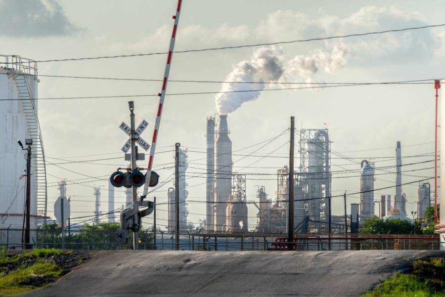 Ucrania ataca una refiner&iacute;a en Rusia a horas de cumbre Putin-Trump