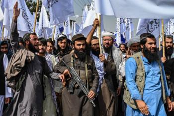 Talibanes celebran su cuarto aniversario al frente de Afganistán