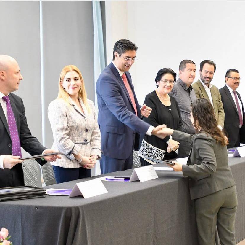Senadores denuncian que auditor de Jalisco se ostenta como doctor sin serlo; PAN exige renuncia