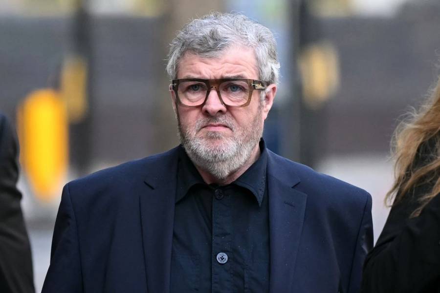 Hermano mayor de cantantes de Oasis comparece en Londres por violaci&oacute;n