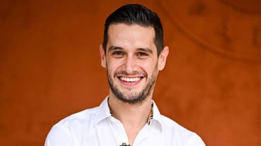 Adri&aacute;n Marcelo sorprende al financiar la boda de una pareja con 50 mil pesos