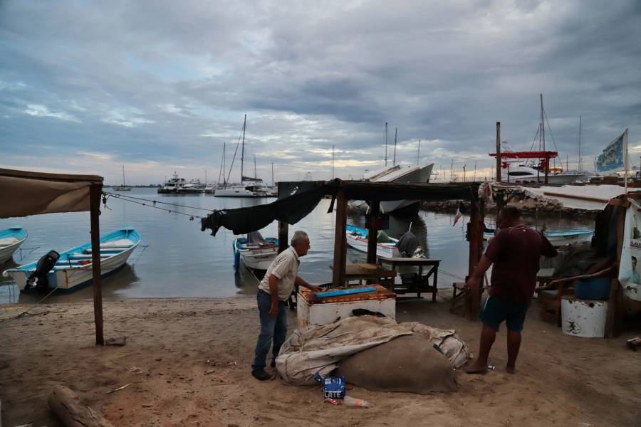 Hurac&aacute;n “Lorena” provoca suspensi&oacute;n de clases y cierre de puertos en Baja California Sur