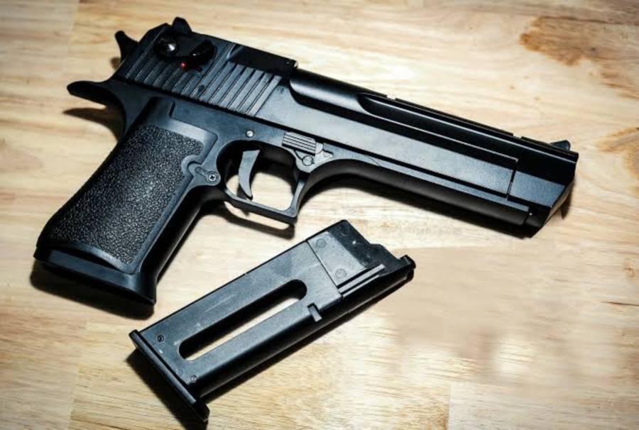 Adolescente se atrinchera con un arma en escuela de Argentina