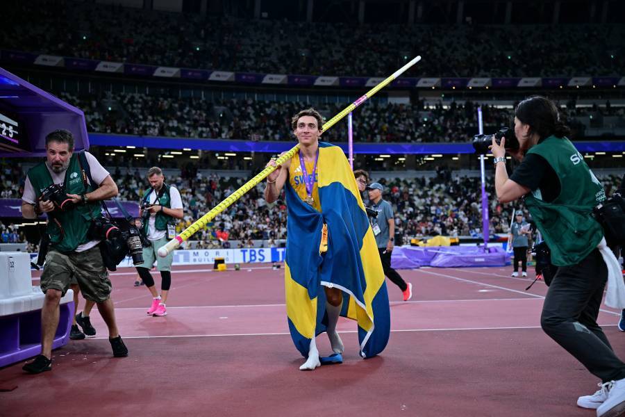 Duplantis logra su tercer oro mundial seguido y eleva su r&eacute;cord a 6,30 m