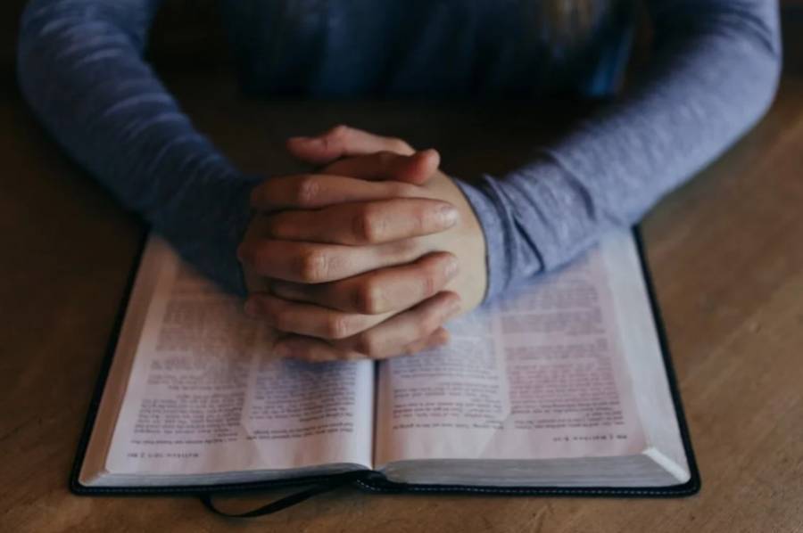 Chatbots religiosos ganan terreno como gu&iacute;a espiritual, expertos advierten sobre riesgos