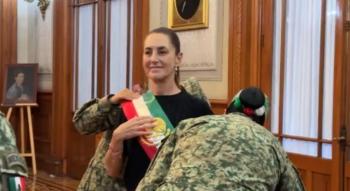 Revelan confecci&oacute;n de la banda presidencial que usar&aacute; Claudia Sheinbaum en su primer Grito de Independencia