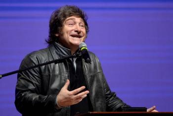 Milei homenajea a Kirk en Paraguay y rechaza 