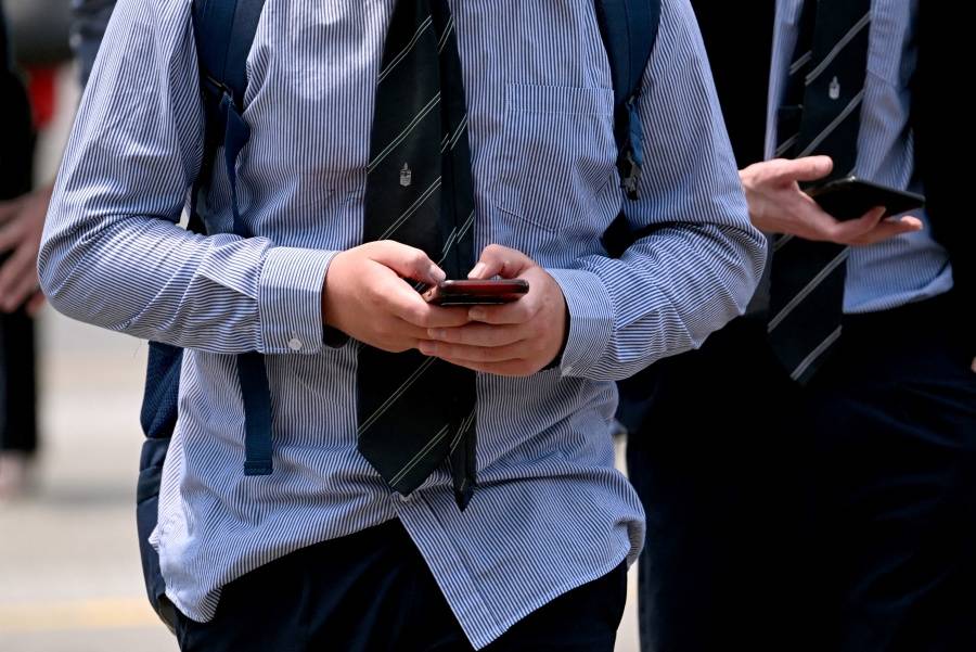 WhatsApp y Twitch figuran entre plataformas que podr&iacute;an ser vedadas para menores en Australia