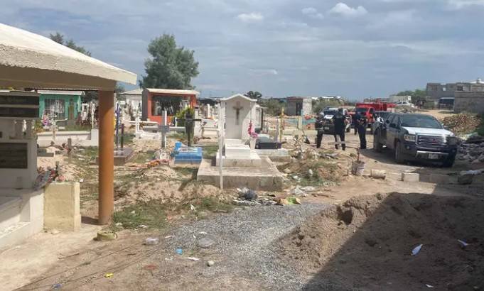 Hombre Cae a Fosa Dentro de Pante&oacute;n al Convulsionarse en Torre&oacute;n