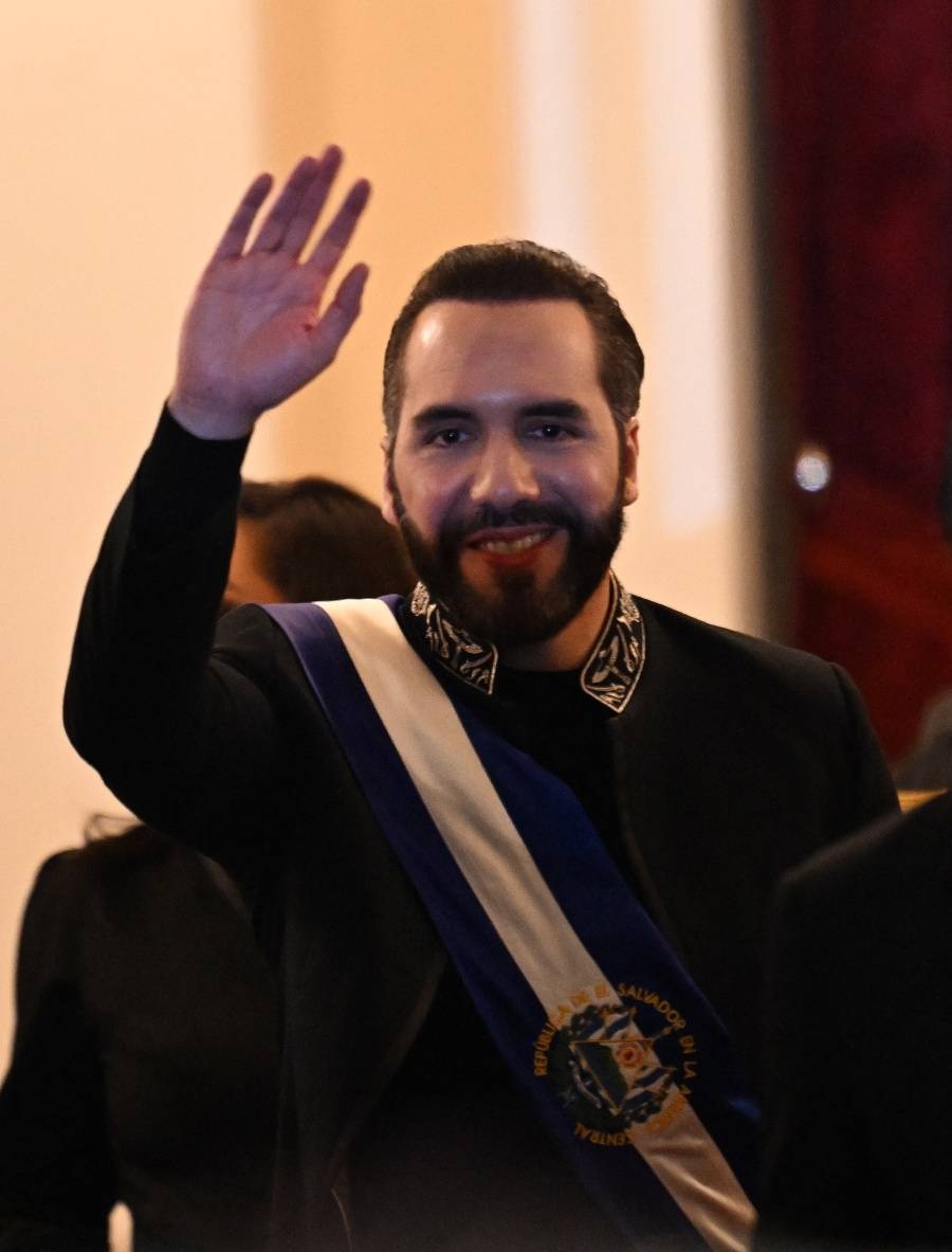 Bukele proh&iacute;be el 