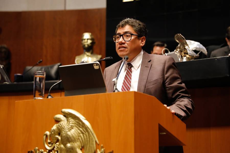 Sa&uacute;l Monreal no descarta postularse por el PRI o el PAN ante ley contra el nepotismo de Morena
