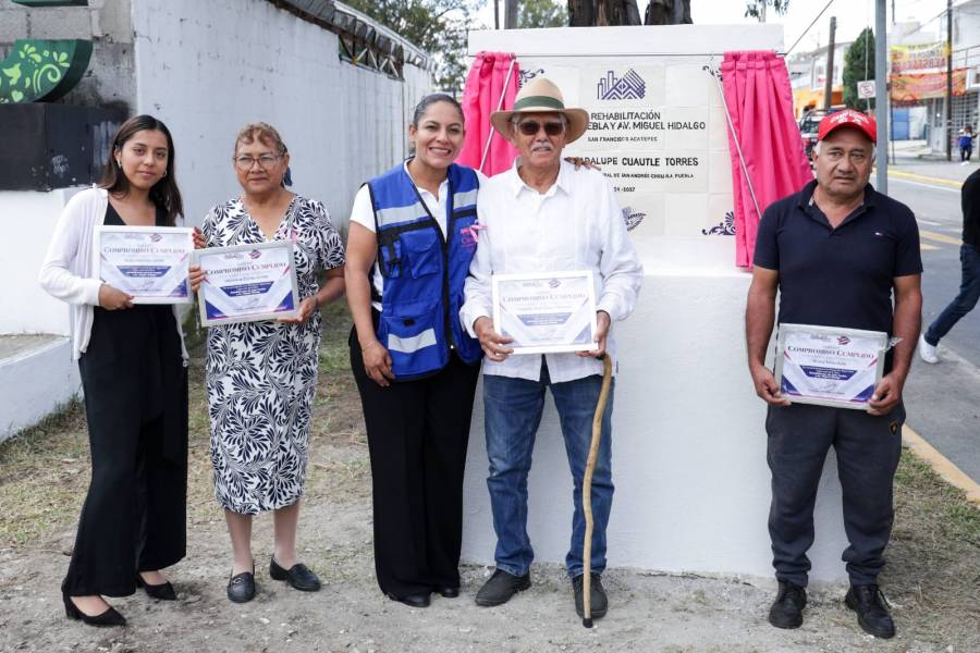 Impulsa Lupita Cuautle la rehabilitaci&oacute;n vial en San Francisco Acatepec
