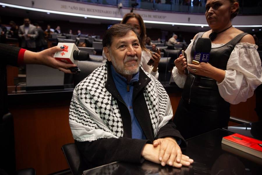 Noro&ntilde;a aplaza develaci&oacute;n de su retrato en el Senado y denuncia ante la FGR