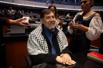 Noro&ntilde;a aplaza develaci&oacute;n de su retrato en el Senado y denuncia ante la FGR