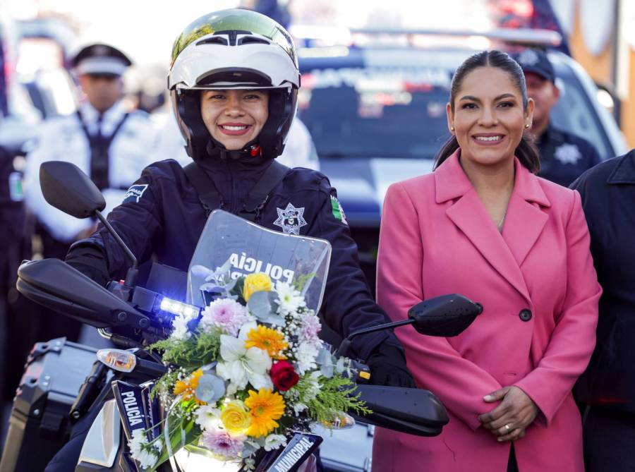 Lupita Cuautle entrega 15 patrullas y 5 motocicletas para la Polic&iacute;a Municipal