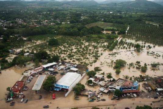 Lluvias torrenciales dejan 64 muertos y 65 desaparecidos en M&eacute;xico