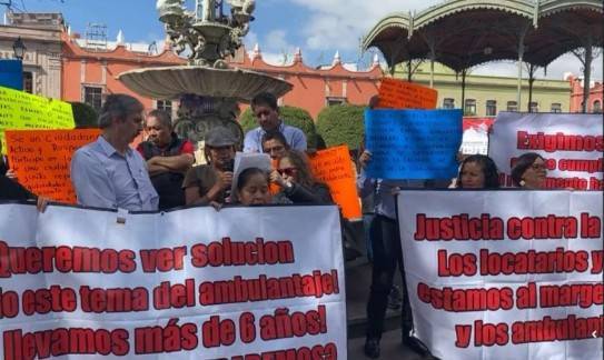 Comerciantes y artesanos del Centro Hist&oacute;rico exigen regular el ambulantaje en Quer&eacute;taro