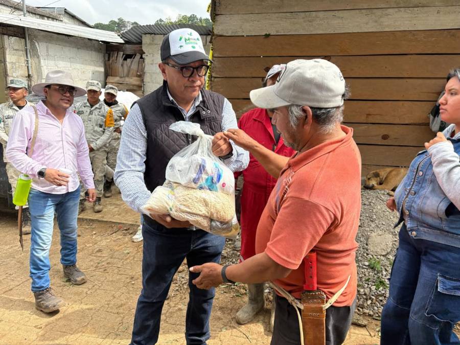 Diputado Migu&eacute;l M&aacute;quez recolecta v&iacute;veres para familias afectadas por las lluvias