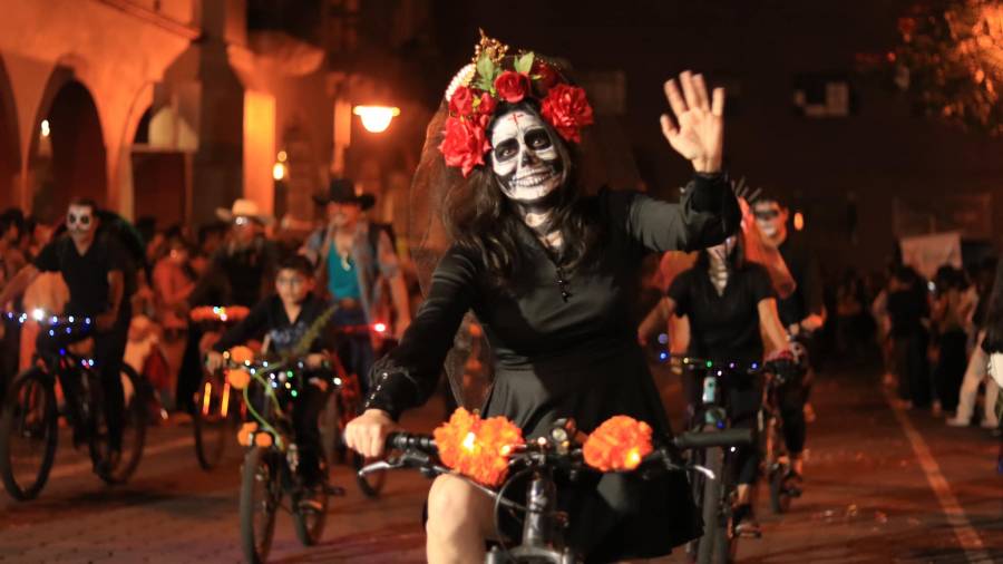 Ariadna Ayala impulsa el Desfile de Calaveras 2025: arte, color y tradici&oacute;n en Atlixco