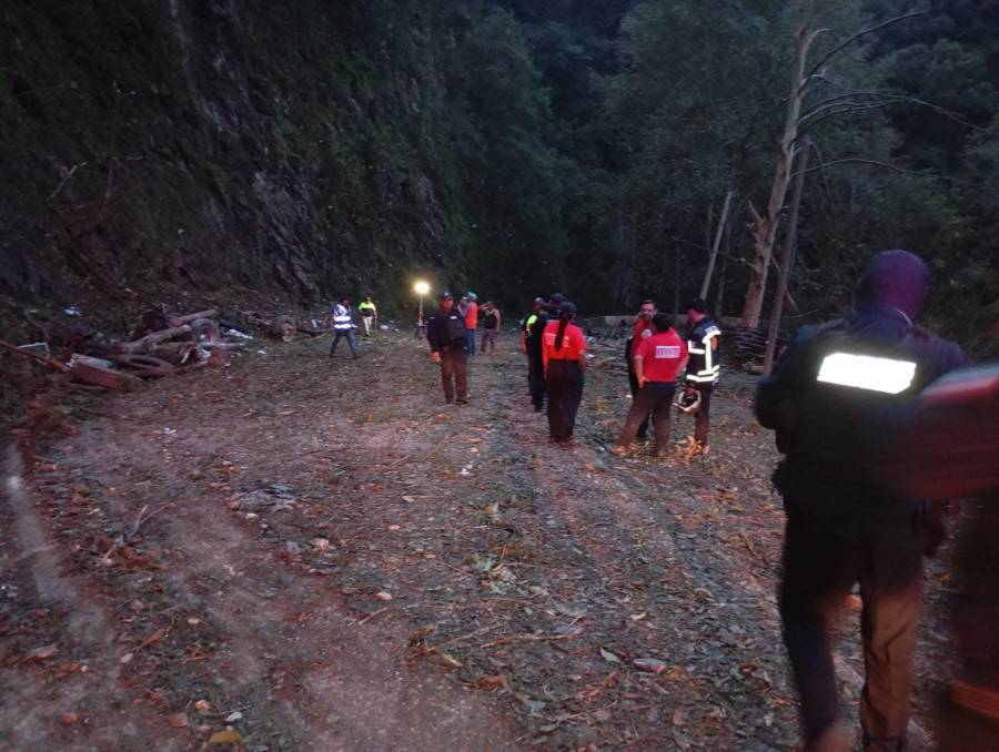 Explosi&oacute;n de pipa de gas cierra la carretera federal 120 en Pinal de Amoles