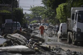 Suman 78 personas fallecidas y 23 no localizadas por inundaciones; inicia entrega de apoyos
