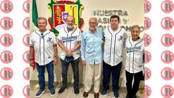 Juego de b&eacute;isbol re&uacute;ne a empresarios, entre ellos Carlos Slim, sindicalistas y gobernador de Nayarit