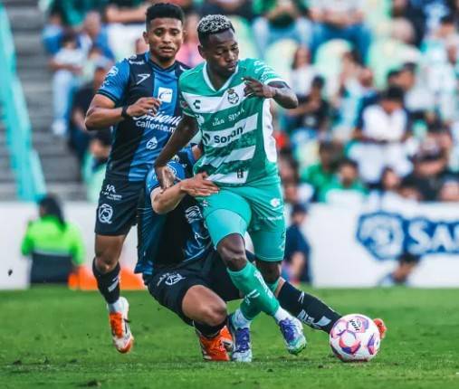 Gallos cay&oacute; ante Santos y complica su pase al Play-In