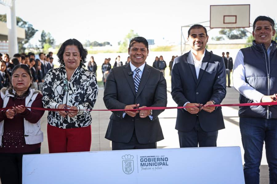 Omar Mu&ntilde;oz inaugura arco techo del bachillerato “Forjadores de Puebla”