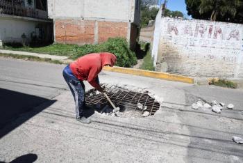 Supervisa Omar Mu&ntilde;oz trabajos en puente-alcantarilla de importante vialidad del municipio