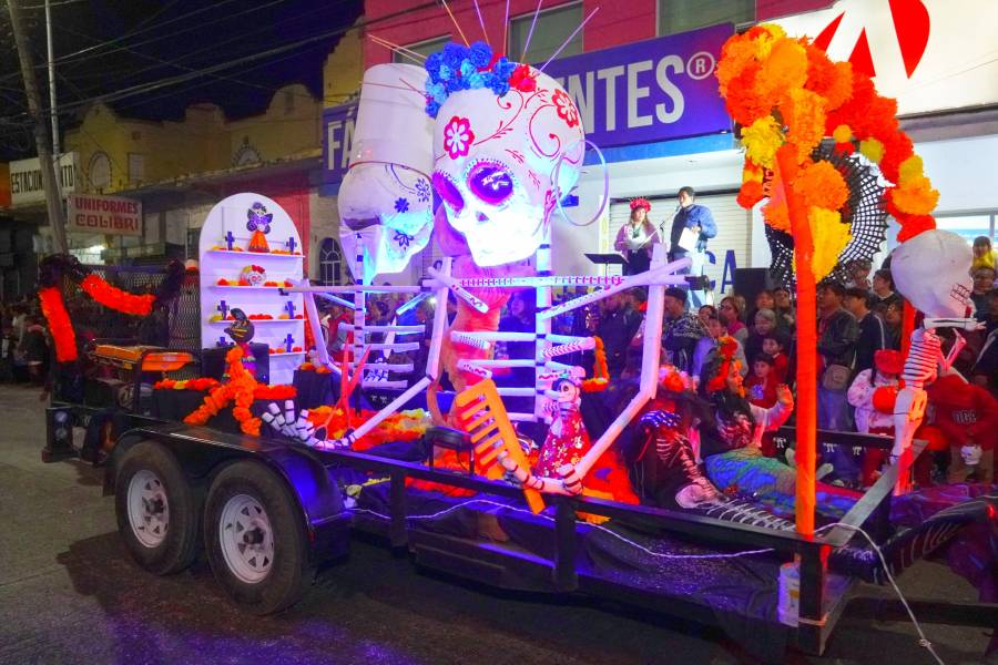 M&aacute;s de 15 mil asistentes en el desfile de catrinas 2025 en Texmelucan