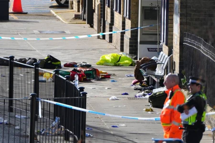 Ataque con arma blanca en un tren en Inglaterra deja 10 muertos