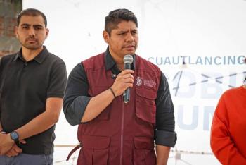 Omar Mu&ntilde;oz refrenda compromiso de mejorar la infraestructura de la comunidad