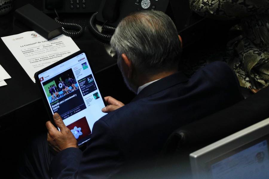 Reubican a fot&oacute;grafos en el Senado tras captar a legislador de Morena en actividad ajena a la sesi&oacute;n