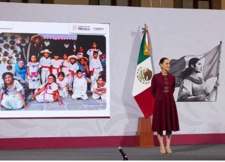 Ni&ntilde;a ind&iacute;gena denuncia machismo presidencial en acto oficia