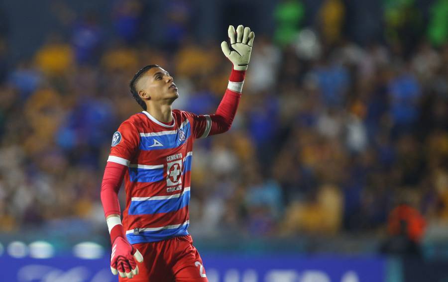 Cruz Azul afronta lesi&oacute;n de Kevin Mier y prepara protesta por decisi&oacute;n arbitral