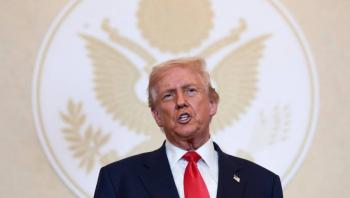 Trump amenaza a controladores a&eacute;reos para que regresen a trabajar