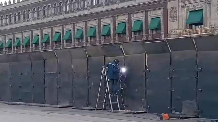 Protegen a Palacio Nacional con vallas ante protestas de la CNTE y Generaci&oacute;n Z