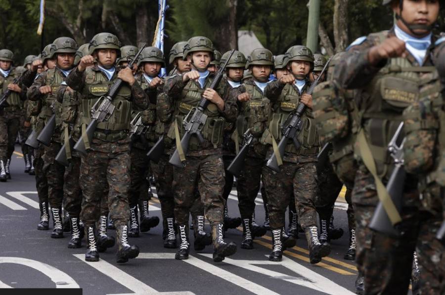 Ej&eacute;rcito de Guatemala se enfrenta a presuntos criminales que cruzaron desde M&eacute;xico; un soldado resulta herido