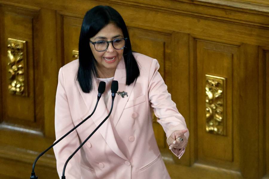 Militares de Venezuela reconocen a Delcy Rodr&iacute;guez como presidenta encargada