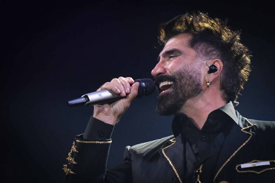Alejandro Fern&aacute;ndez es hospitalizado y sometido a cirug&iacute;a de emergencia