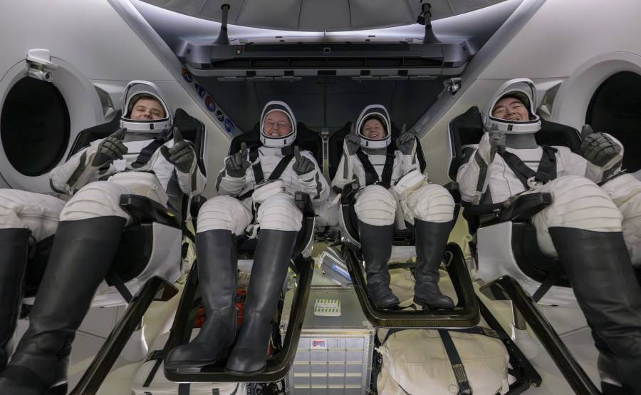 Cuatro astronautas de la EEI vuelven con &eacute;xito a la Tierra tras una evacuaci&oacute;n m&eacute;dica