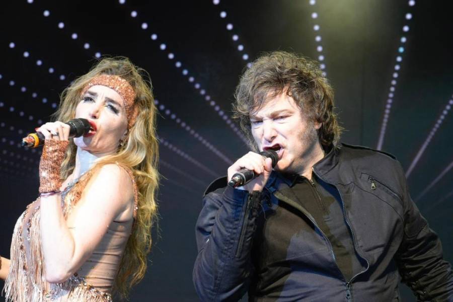 Javier Milei canta con F&aacute;tima Fl&oacute;rez en Mar del Plata y desata cr&iacute;ticas en medio de incendios en la Patagonia