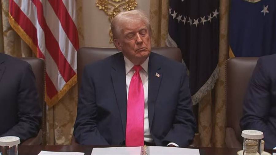 Trump niega dormirse en sesi&oacute;n de gabinete, pero acorta reuni&oacute;n