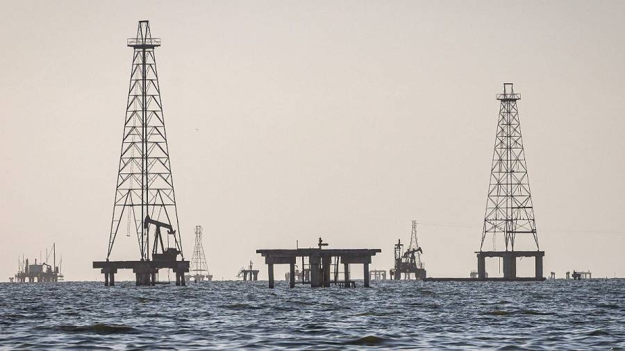 Autoriza EU explotaci&oacute;n de petr&oacute;leo en Venezuela