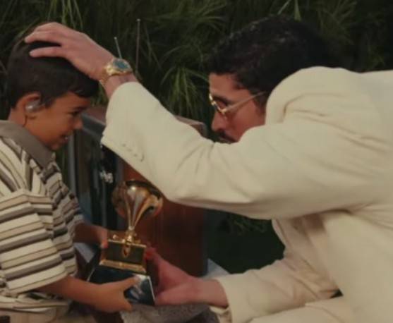 Lincoln Fox, el actor infantil que protagoniz&oacute; el momento m&aacute;s simb&oacute;lico del show de Bad Bunny en el Super Bowl LX